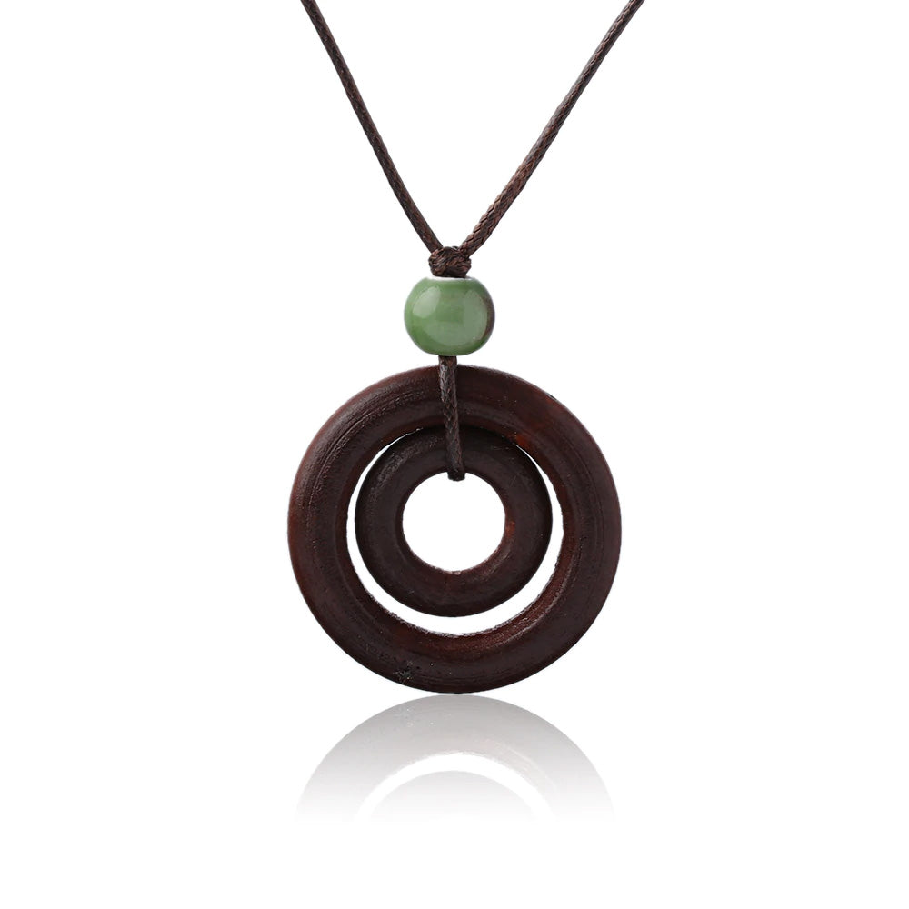 RESIN WOOD NECKLACE WITH GREEN BEAD
